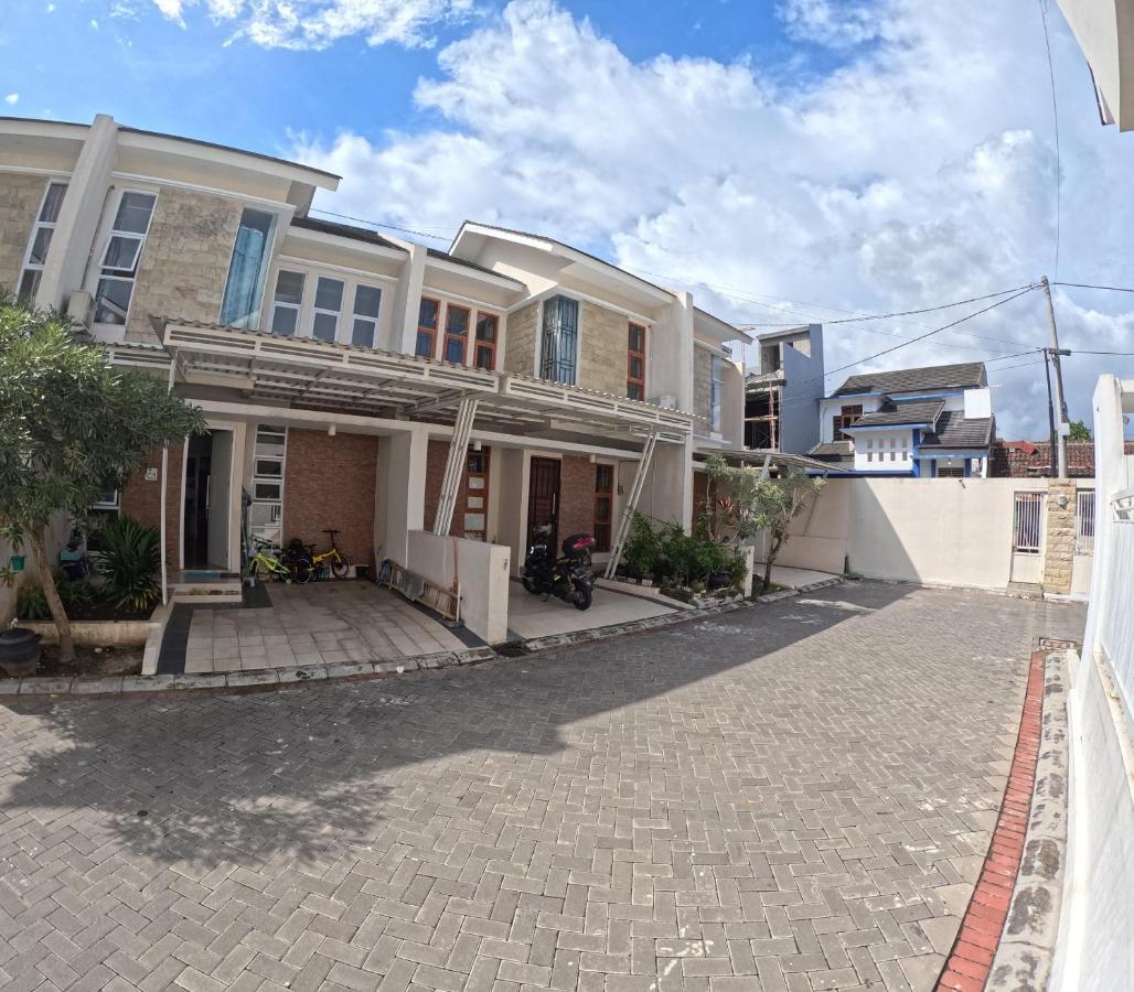 Ndalem Ngadimulyo Homestay Jogja Family Only Ngabean Exteriör bild